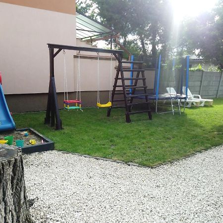 Szivarvany Apartman Дьюла Экстерьер фото