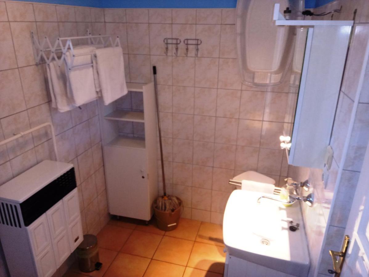 Szivarvany Apartman Дьюла Экстерьер фото
